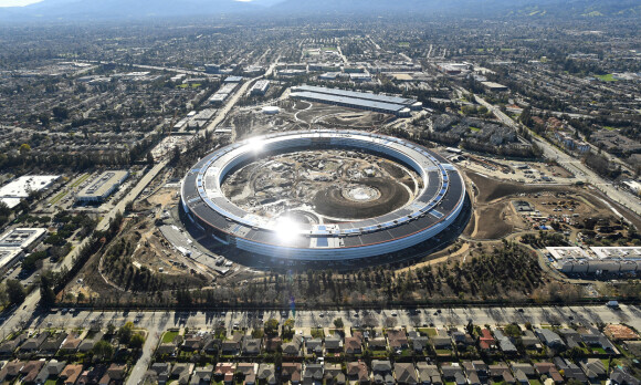 Apple åpner nytt «romskip»-hovedkvarter: Slik hedrer de Steve Jobs